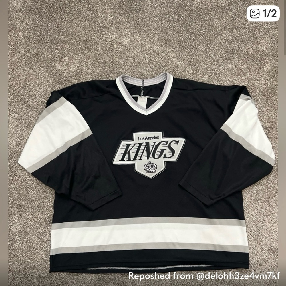 Vintage Los Angeles Kings Black and White Jersey Maska brand XL